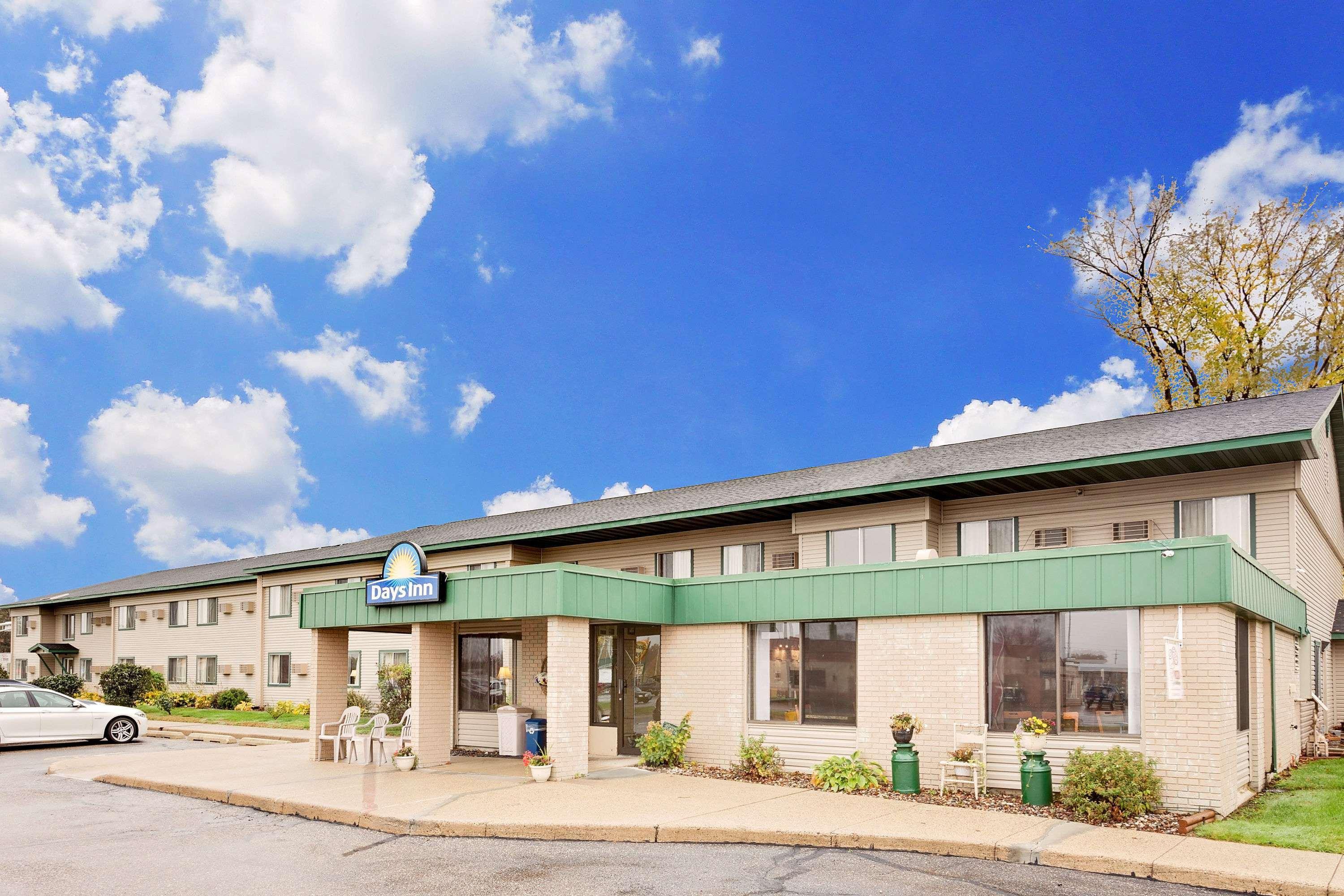 Days Inn By Wyndham Winona Exterior photo